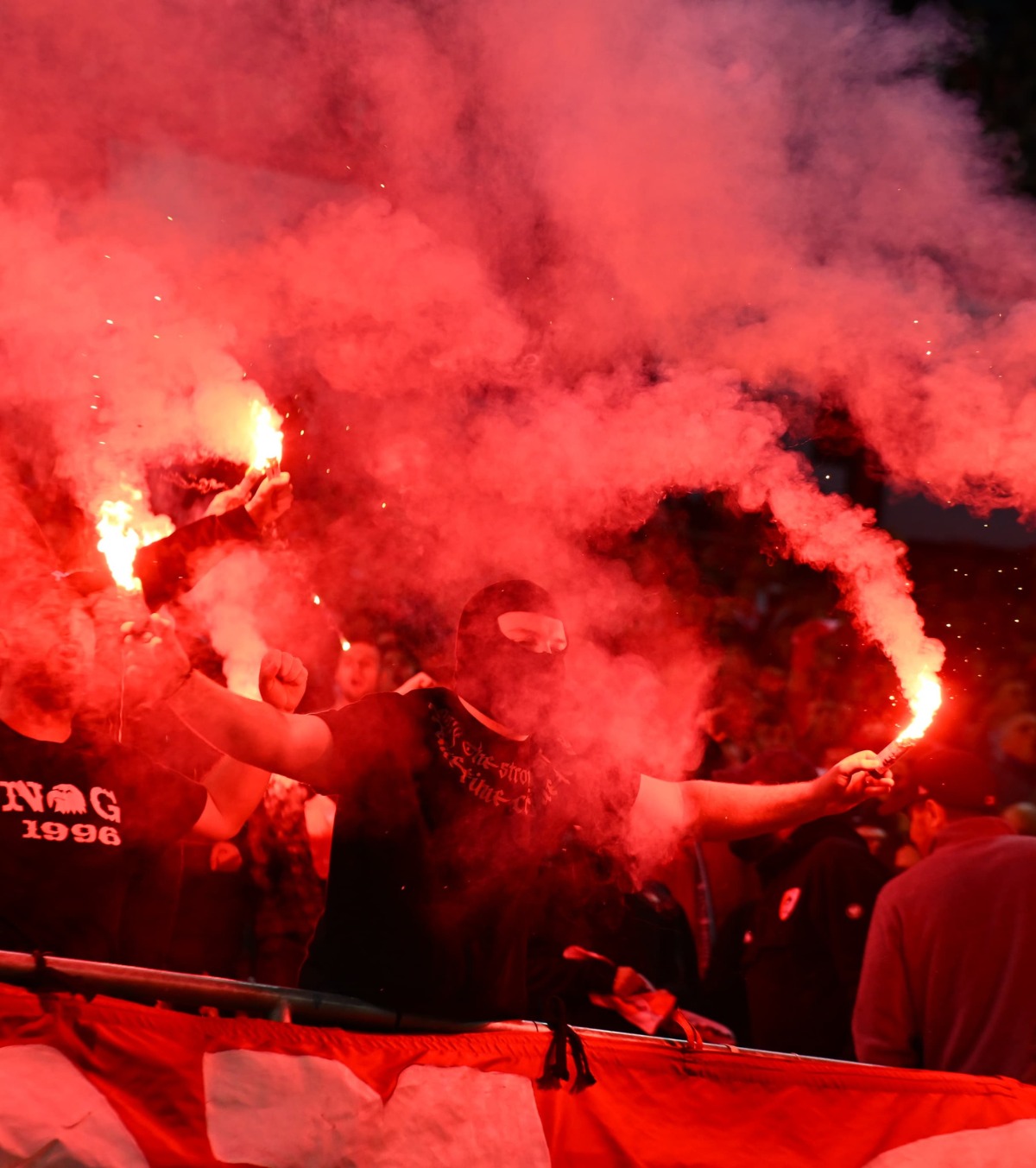 Dinamo, amendă uriașă Cât vor plăti „câinii”  după incidentele de la derby-ul cu FCSB  » Sancțiuni mult mai grave la următoarea abatere