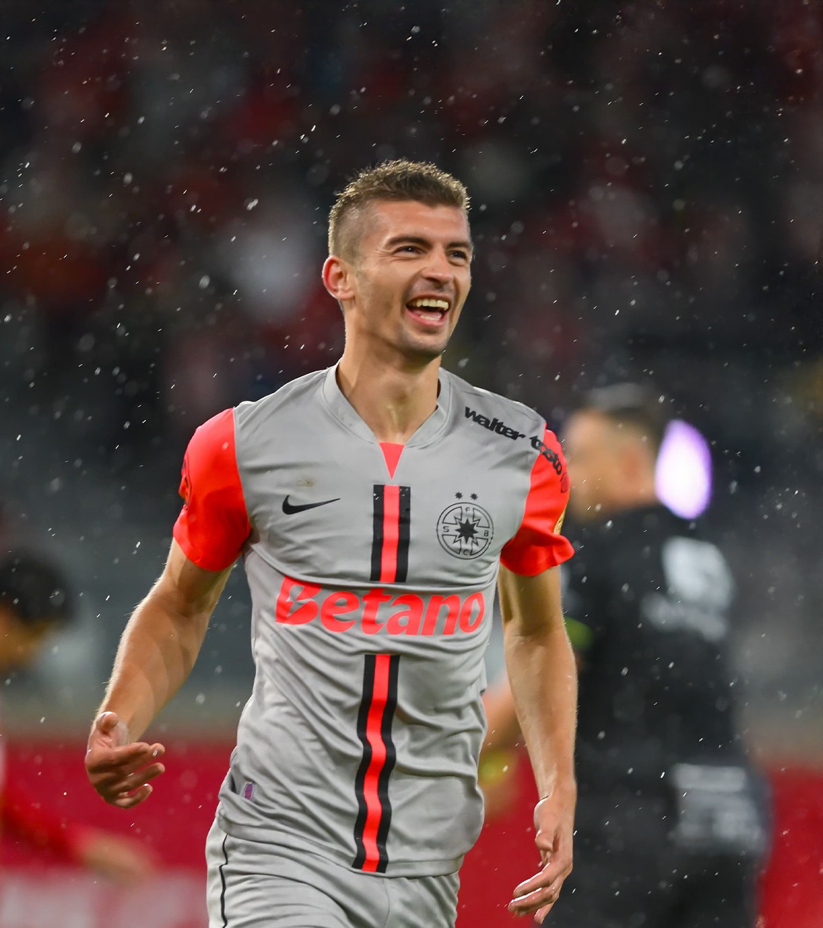 Espanyol negociază cu Tănase  Presa din Spania a dezvăluit de ce jucătorul de la FCSB este  dorit de catalani