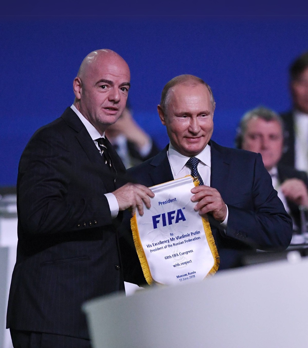 Presiune pentru Rusia  Multe federații sunt în favoarea reprimirii cluburilor rusești în competițiile europene.  FIFA și UEFA  sunt tentate și ele