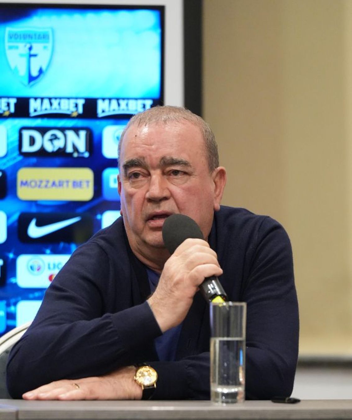 A sărit la Vassaras!  Gigi Nețoiu  a intrat în vestiarul arbitrilor, după Voluntari - Reșița 1-1 și l-a jignit și amenințat pe șeful CCA
