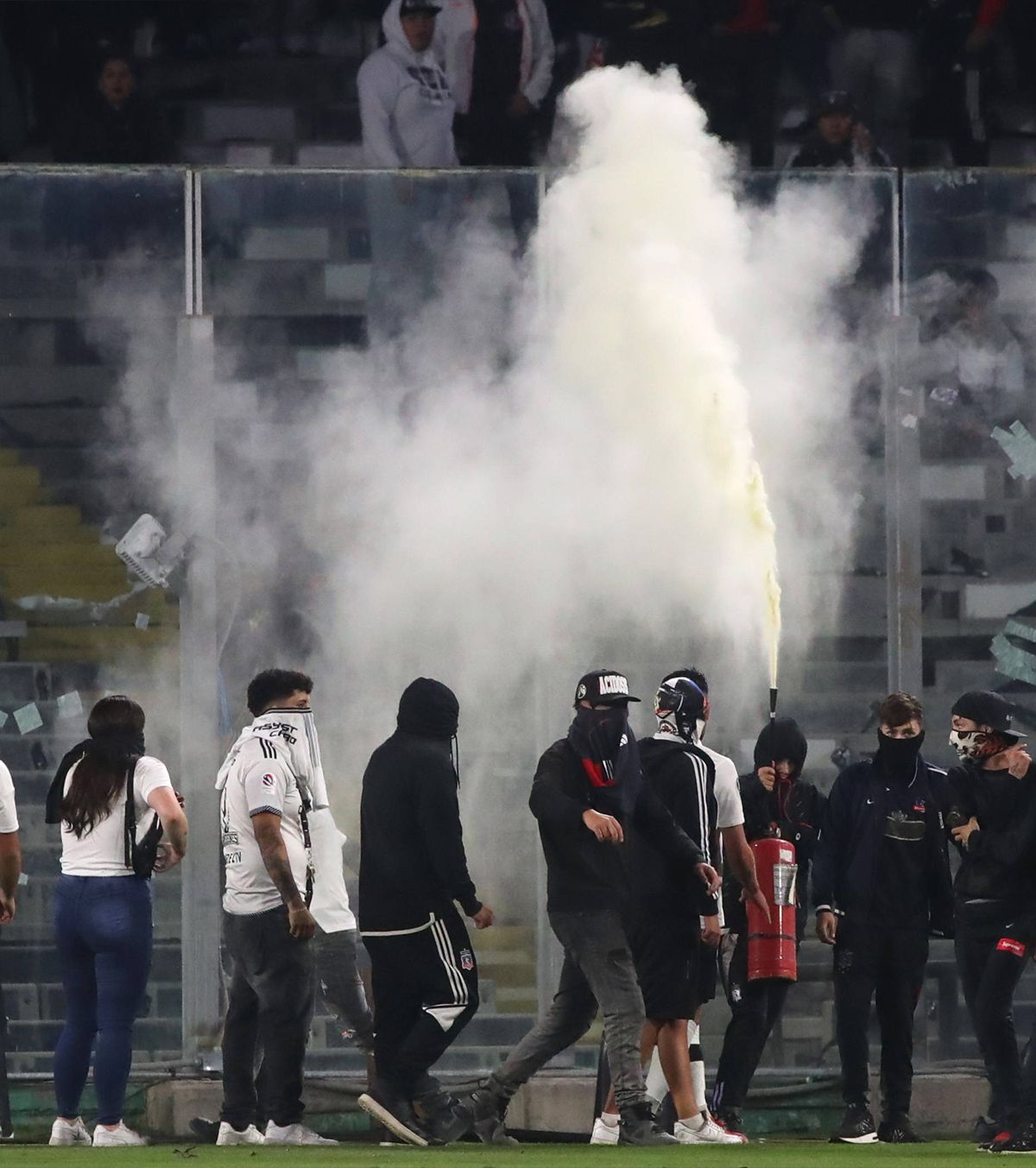 Tragedie în Copa Libertadores  Doi suporteri au murit înainte de  Colo Colo - Fortaleza  » Partida a fost suspendată în minutul 70