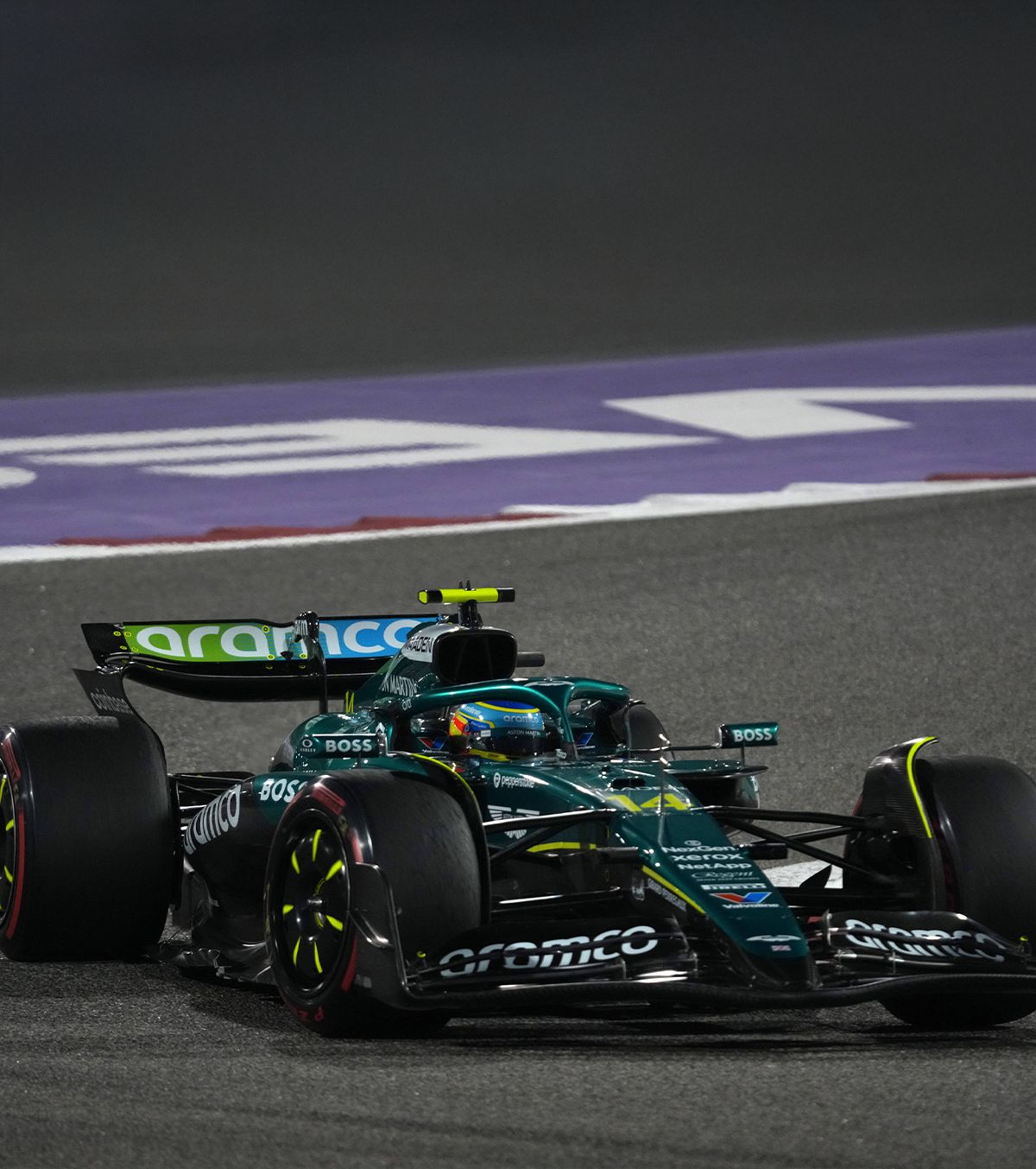 I s-a desprins volanul!   Fernando Alonso,  clipe de panică pe circuitul de Formula 1 din Bahrain: „Nu era conectat la coloana de direcție”