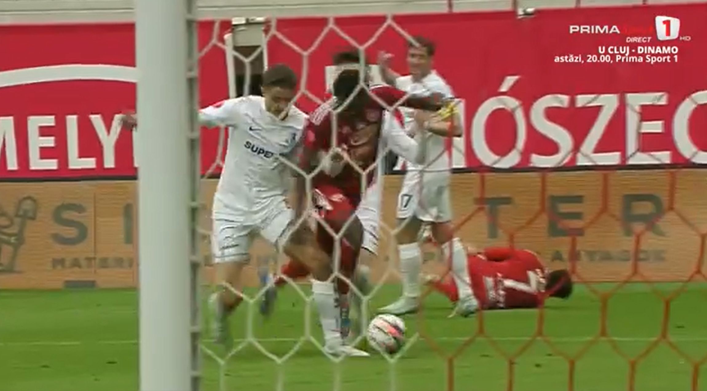 Penalty-ul acordat la duelul dintre Dican, Sîrbu și Oberlin. Foto - captură Prima Sport (1).jpg