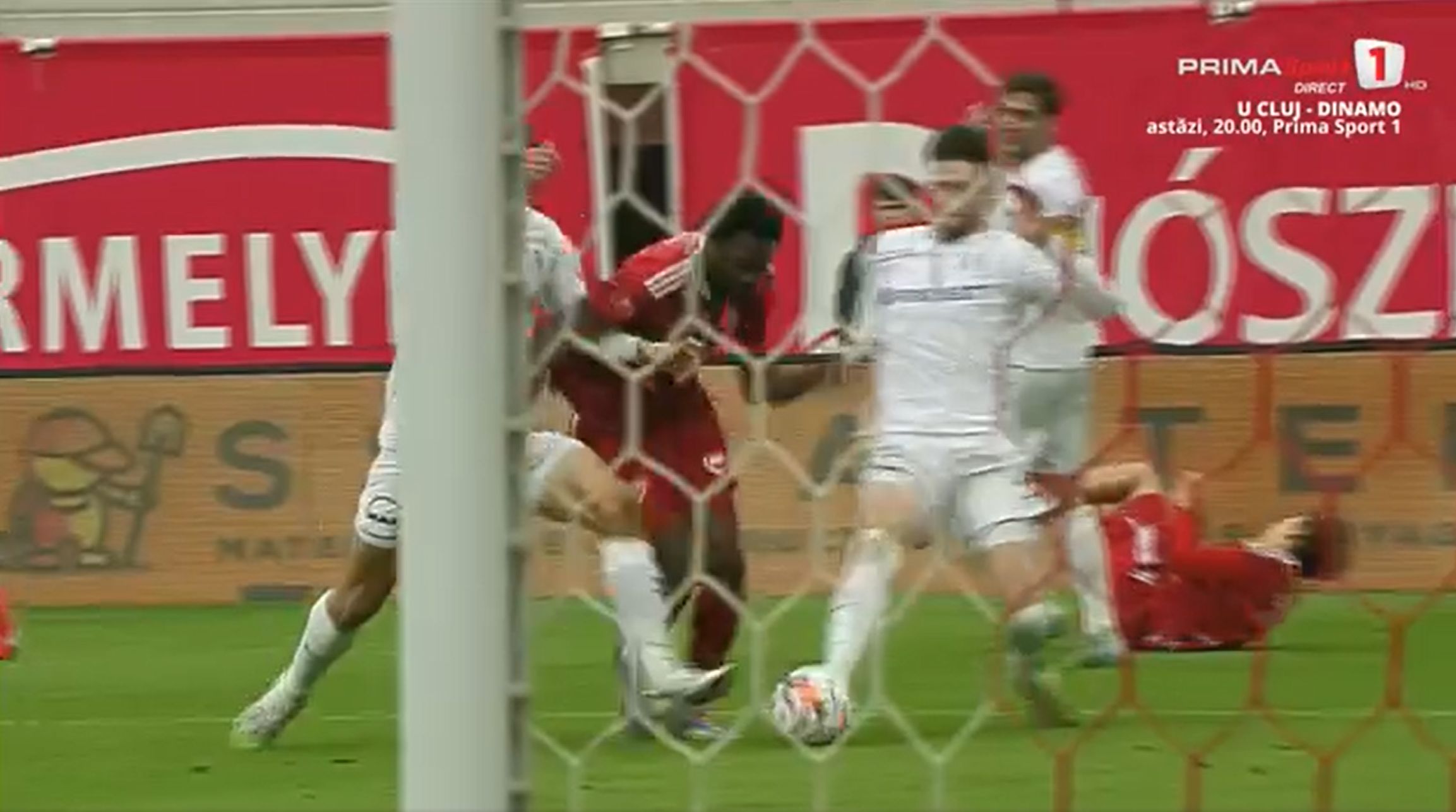 Penalty-ul acordat la duelul dintre Dican, Sîrbu și Oberlin. Foto - captură Prima Sport (5).jpg