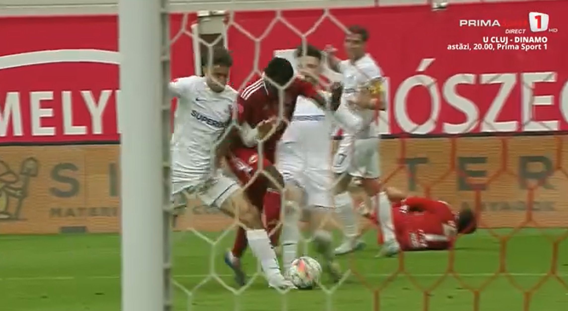 Penalty-ul acordat la duelul dintre Dican, Sîrbu și Oberlin. Foto - captură Prima Sport (7).jpg