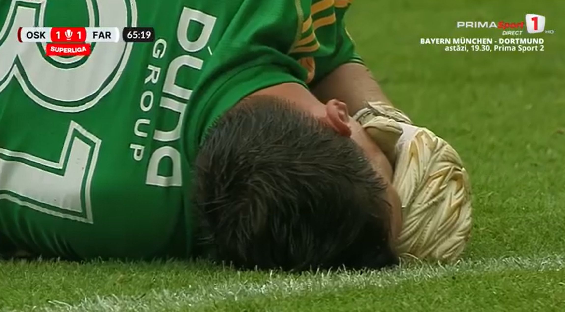 Penalty-ul făcut Gyenge după un faul asupra lui Gustavo Marins în Sepsi - Farul. Foto - captură Prima Sport (1).jpg