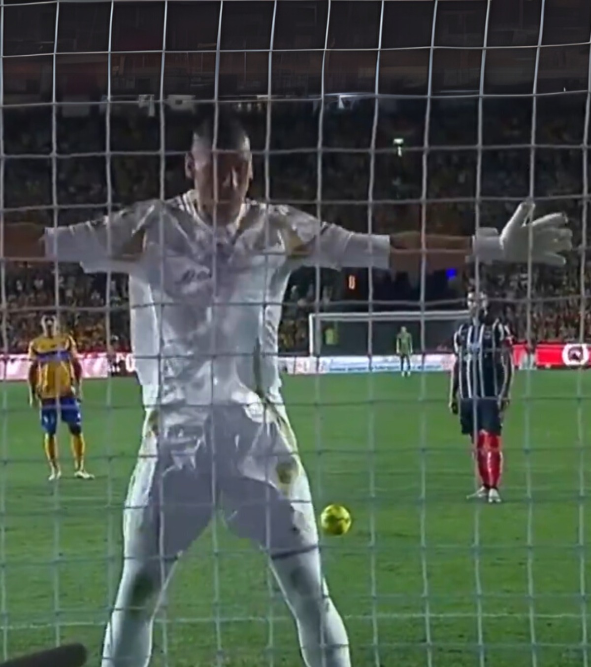 A vrut să-l intimideze pe Ramos  FOTO:  Moment fabulos în Mexic. Portarul  s-a întors cu spatele  când spaniolul a executat un penalty » Ce s-a întâmplat