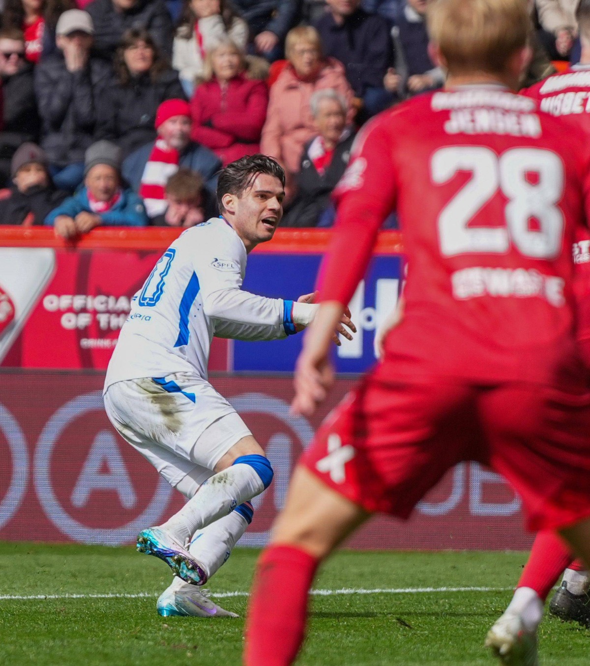Ianis Hagi, salvator   FOTO:  Românul a marcat un supergol  la ultima fază  a meciului! Cum s-a terminat Aberdeen - Rangers