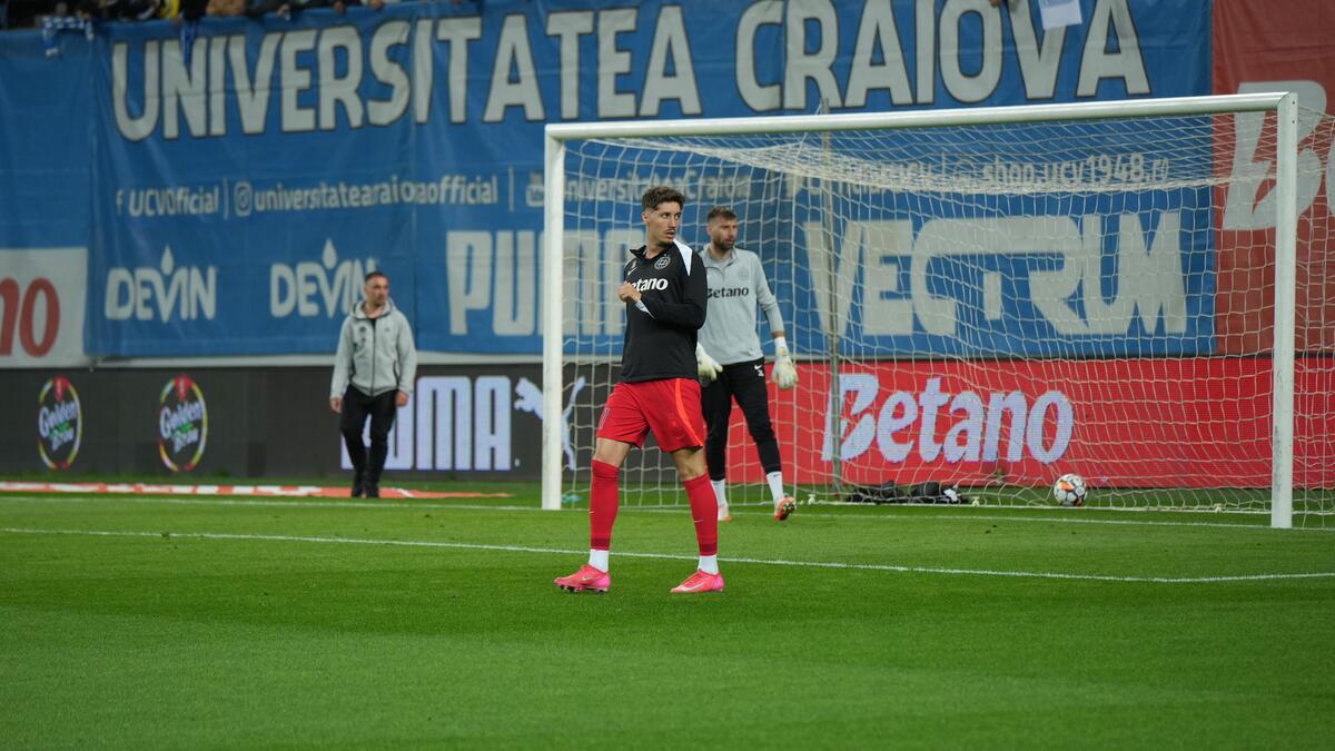 Universitatea Craiova - FCSB, înainte de meci/ Foto: GOLAZO.ro.jpeg