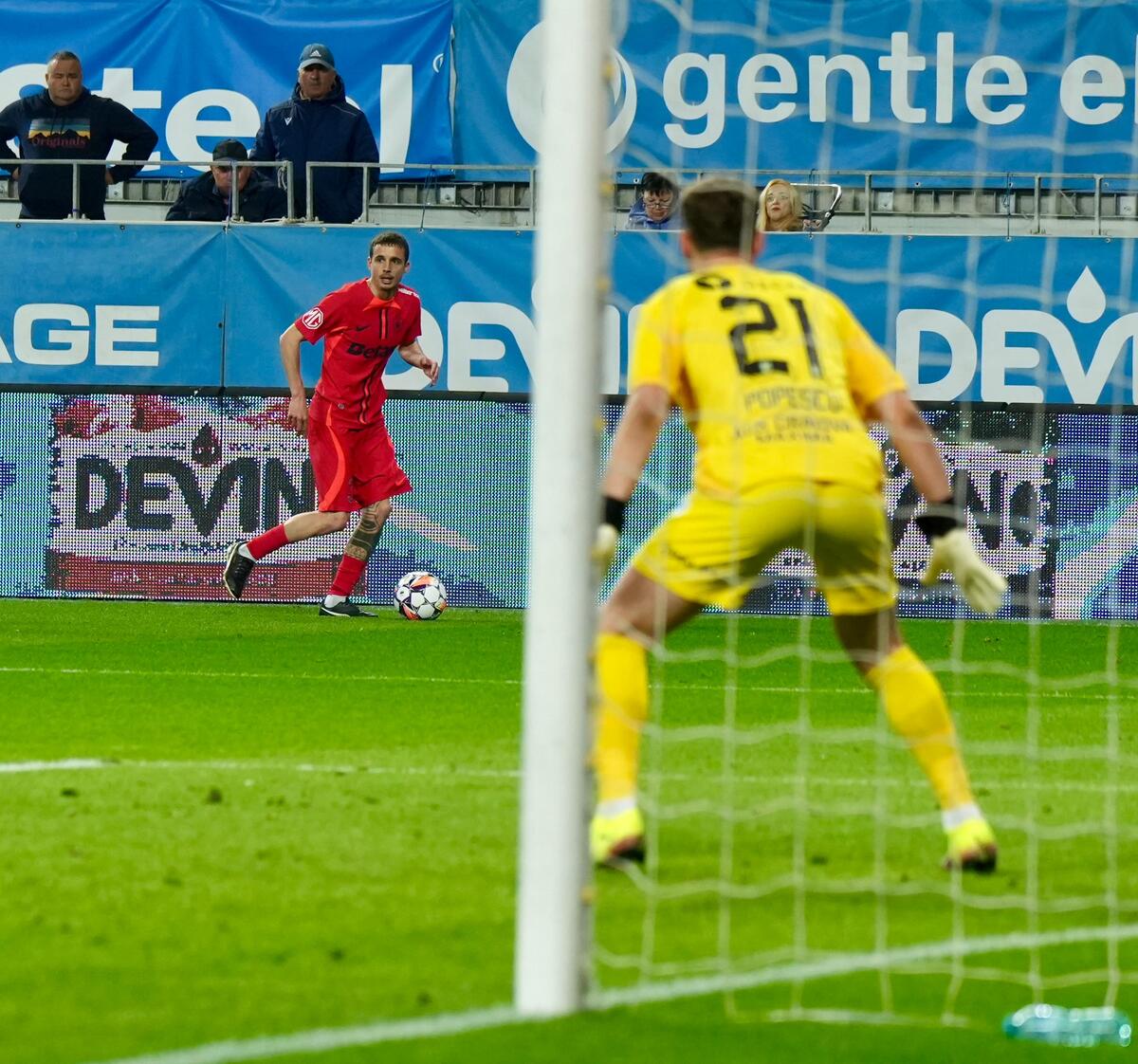 Universitatea Craiova - FCSB, meci/ Foto: Iosif Popescu - GOLAZO.ro.jpeg