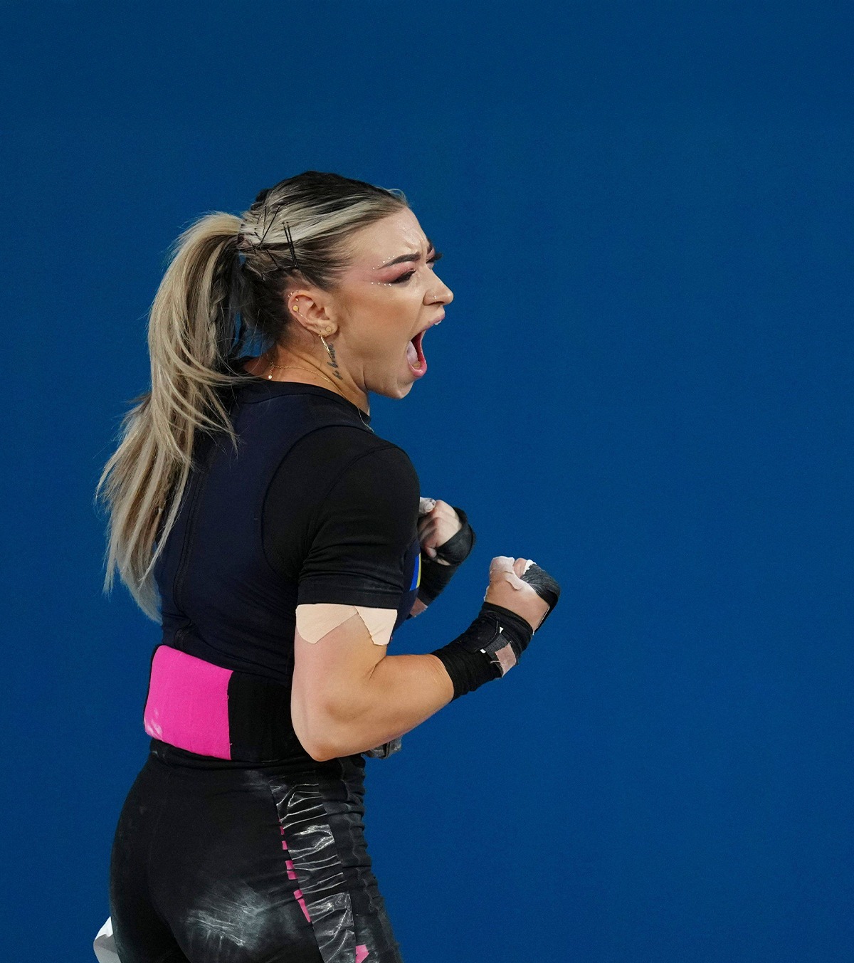 Cambei, regina Europei Vicecampioana olimpică a cucerit  trei medalii de aur  la Chișinău + Alte două românce au urcat pe podium în prima zi a competiției