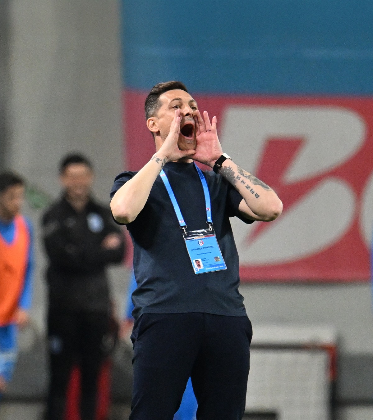 „O să-mi fac o cușcă” Mirel Rădoi se consideră  vânat de arbitri:  „Așteaptă să mă suspende” + A pierdut un jucător important