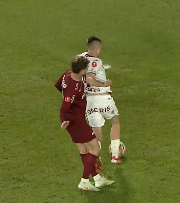 CFR Cluj, salvată de ofsaid  Cristi Balaj, după  faza controversată  din meciul cu Rapid: „Am crezut că se va da penalty. În situația asta s-a păcălit”