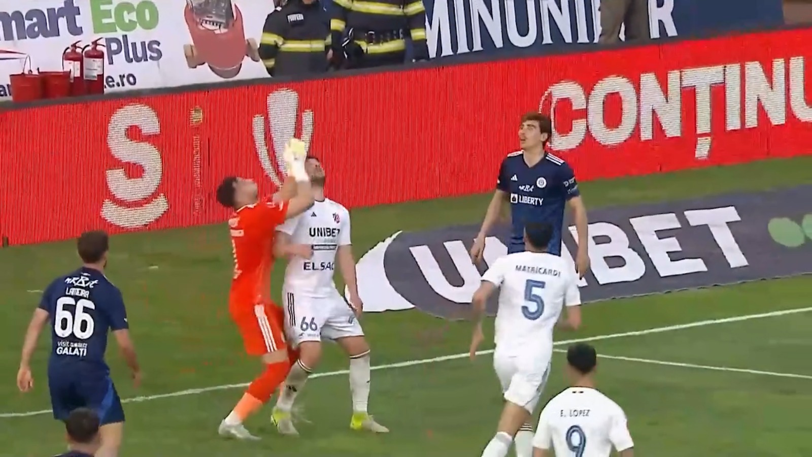 Botoșani critică arbitrajul Moldovenii s-au plâns pe Facebook după meciul cu Oțelul:  „Penalty refuzat”  » Reacții dure la postare: „O dați în bălării”