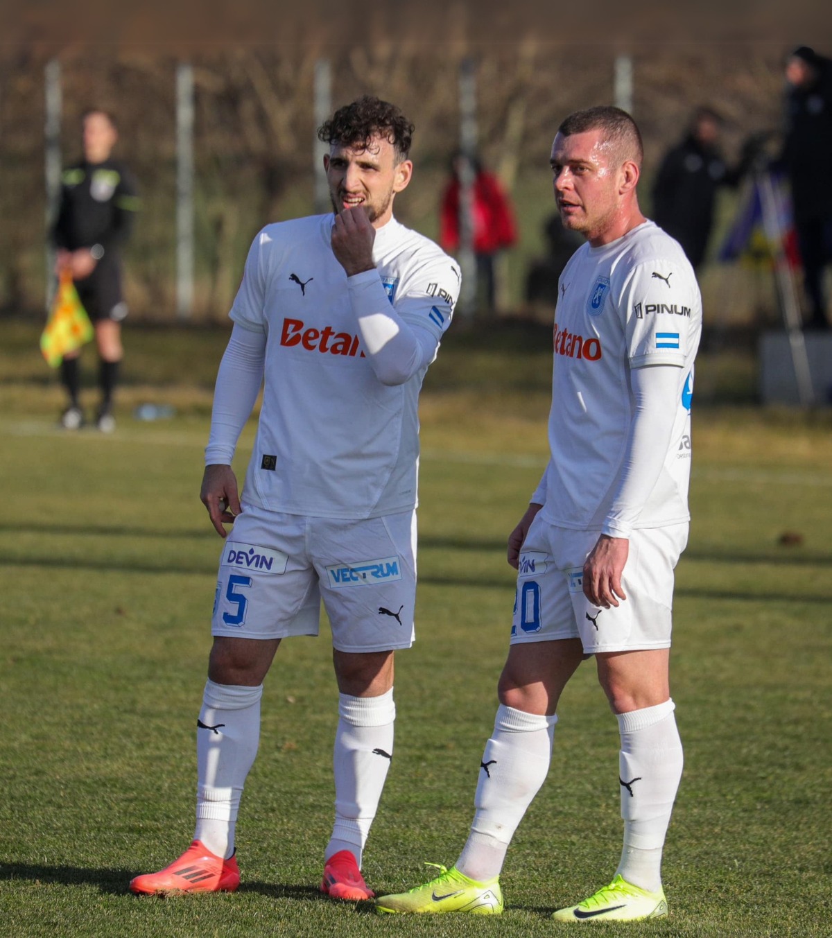 Monopol în Liga 1   I-au dat lovitura marii rivale și vor avea în portofoliu   5 echipe din prima ligă,  dintre care 4 din play-off