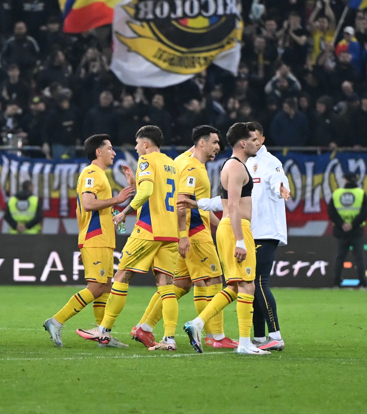 Stadion parțial închis!  FIFA a amendat FRF, după primele meciuri din preliminariile CM 2026:   „Rasism, probleme de securitate, aruncare de obiecte în teren”