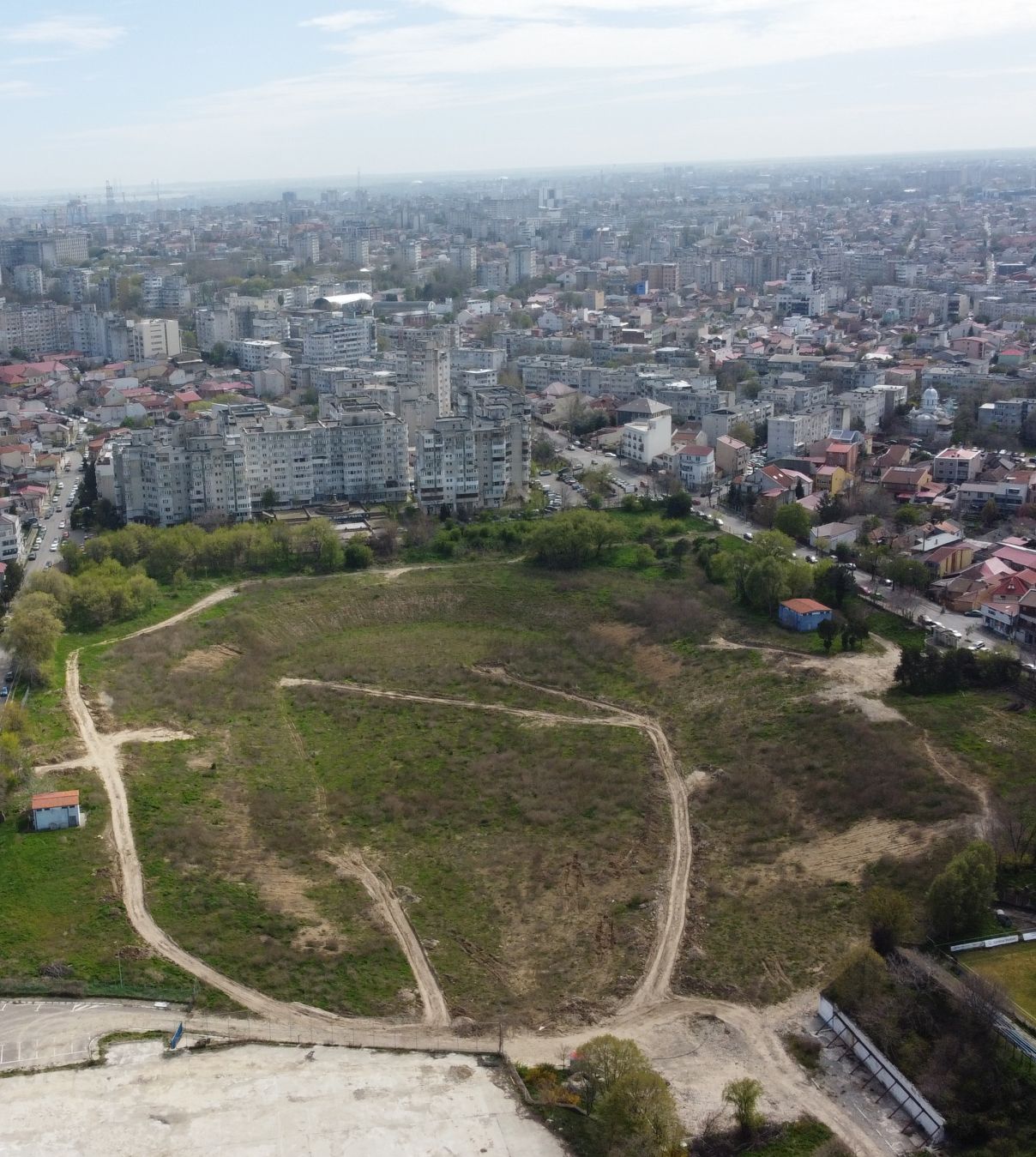 Visul lui Hagi  Guvernul a aprobat finanțarea construirii   noului stadion din Constanța!    FOTO:  Cum arată azi, la un an de la demolare, locul unde se va ridica noua arenă