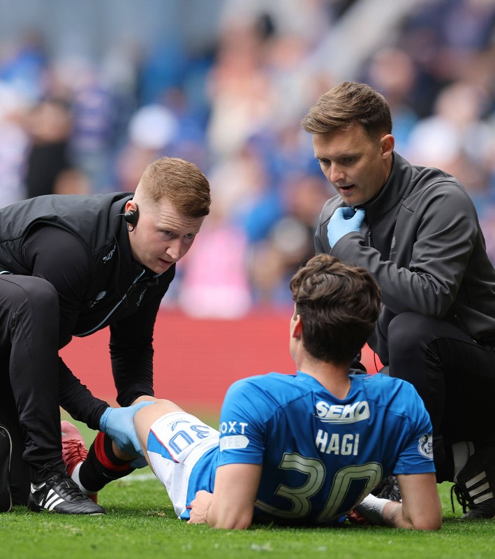Ianis a fost înlocuit după doar 17 minute la Rangers - Celtic, duminica trecută. Accidentat la genunchi Foto: Imago