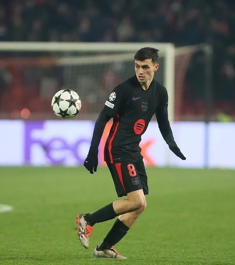 „Îngenunchez în fața lui Pedri!”    Arsene Wenger  îl preferă pe mijlocaş în faţa lui Lamine Yamal: „Cu el, Barcelona e cu adevărat specială”