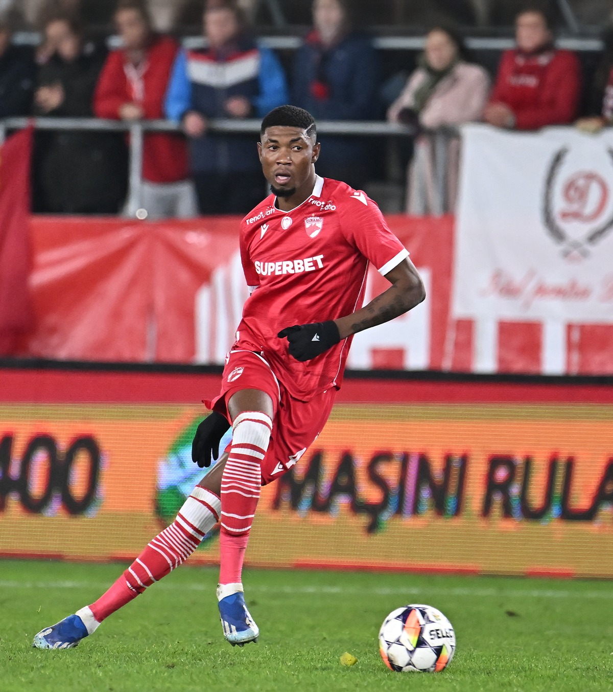 Boateng, la FCSB? Impresarul jucătorului de la Dinamo  nu exclude un transfer la marea rivală: „Oricine are un preț”