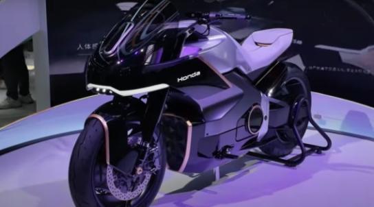 Honda a prezentat la Tokyo un nou prototip de motocicletă futuristă (foto: mundodeportivo.com)