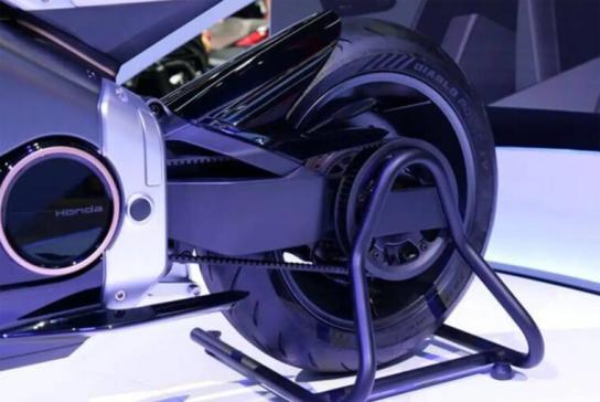 Honda a prezentat la Tokyo un nou prototip de motocicletă futuristă (foto: mundodeportivo.com)
