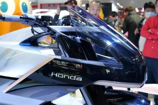 Honda a prezentat la Tokyo un nou prototip de motocicletă futuristă (foto: mundodeportivo.com)