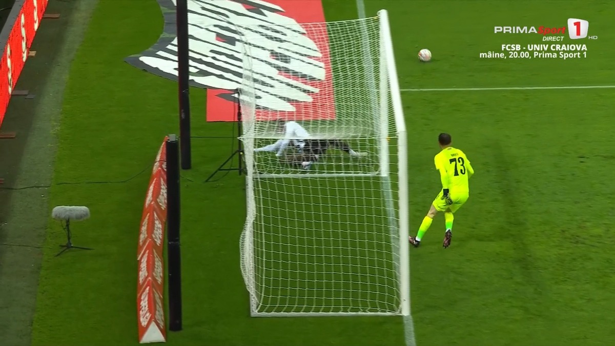 Ratarea lui Macalou din Dinamo - U Cluj/ Foto: Captură Prima Sport.jpeg