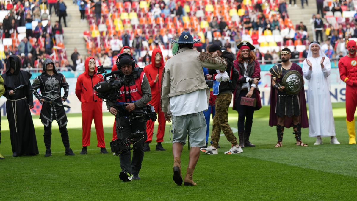 Costumatiile jucatorilor de la FCSB (6).jpg