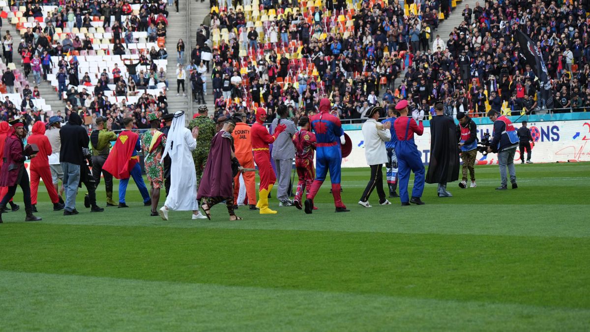 Costumatiile jucatorilor de la FCSB (40).jpg