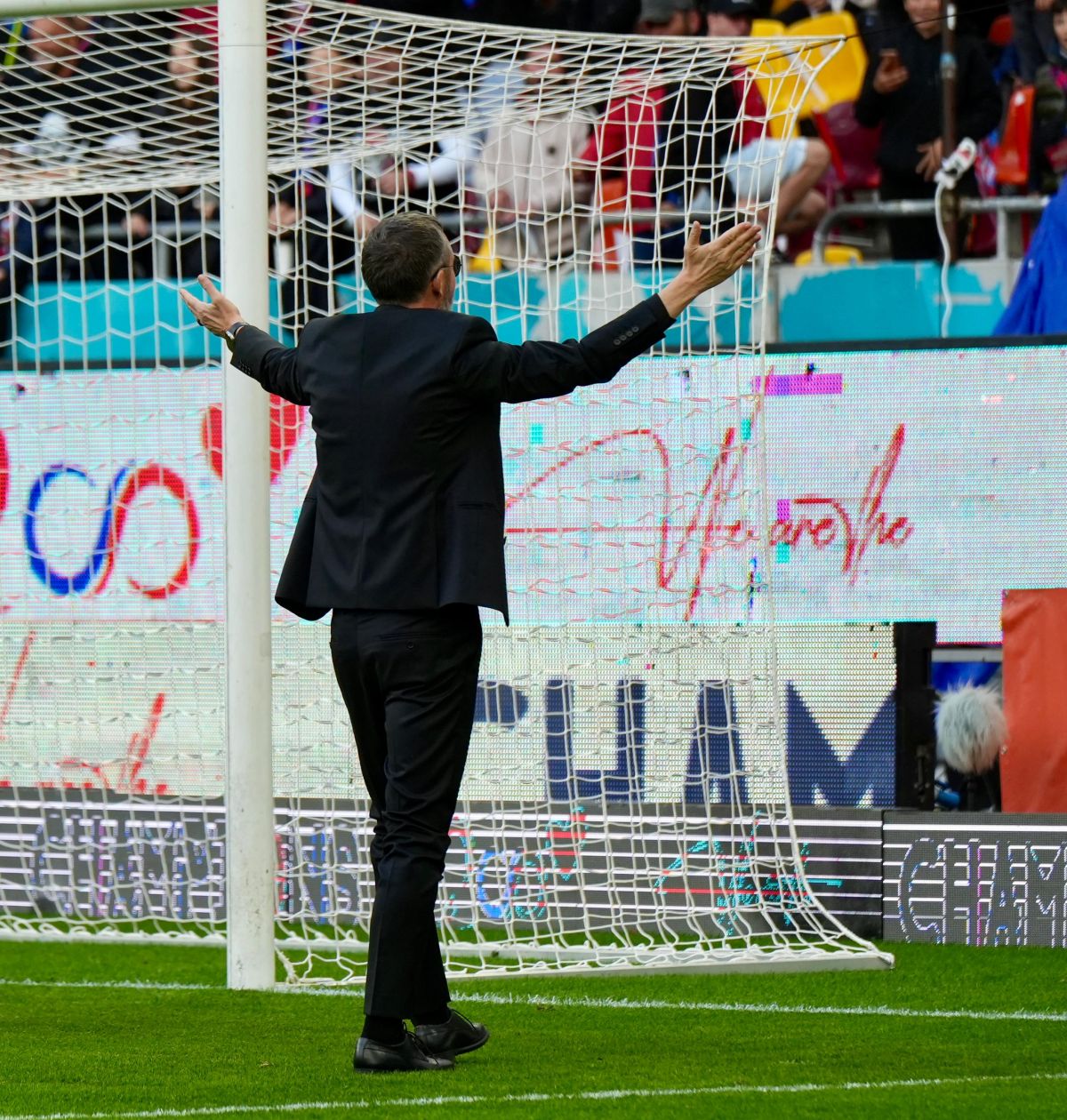 Costumatiile jucatorilor de la FCSB (42).jpg