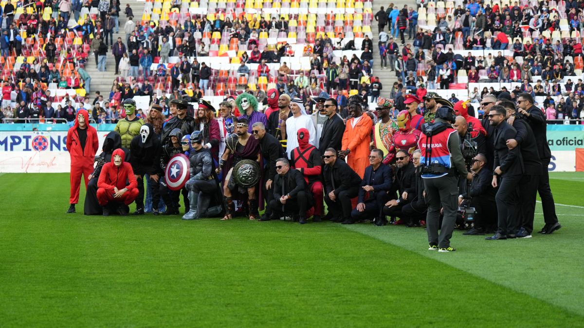 Costumatiile-jucatorilor-de-la-FCSB-(1).jpg