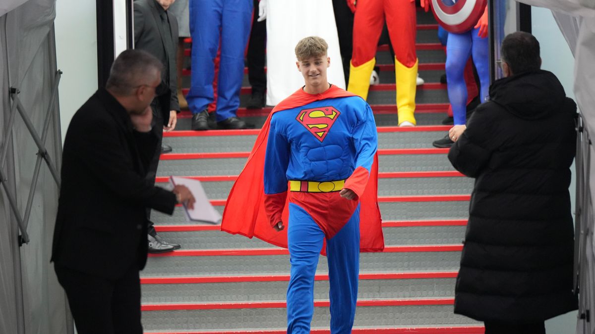 Costumatiile-jucatorilor-de-la-FCSB-(4).jpg