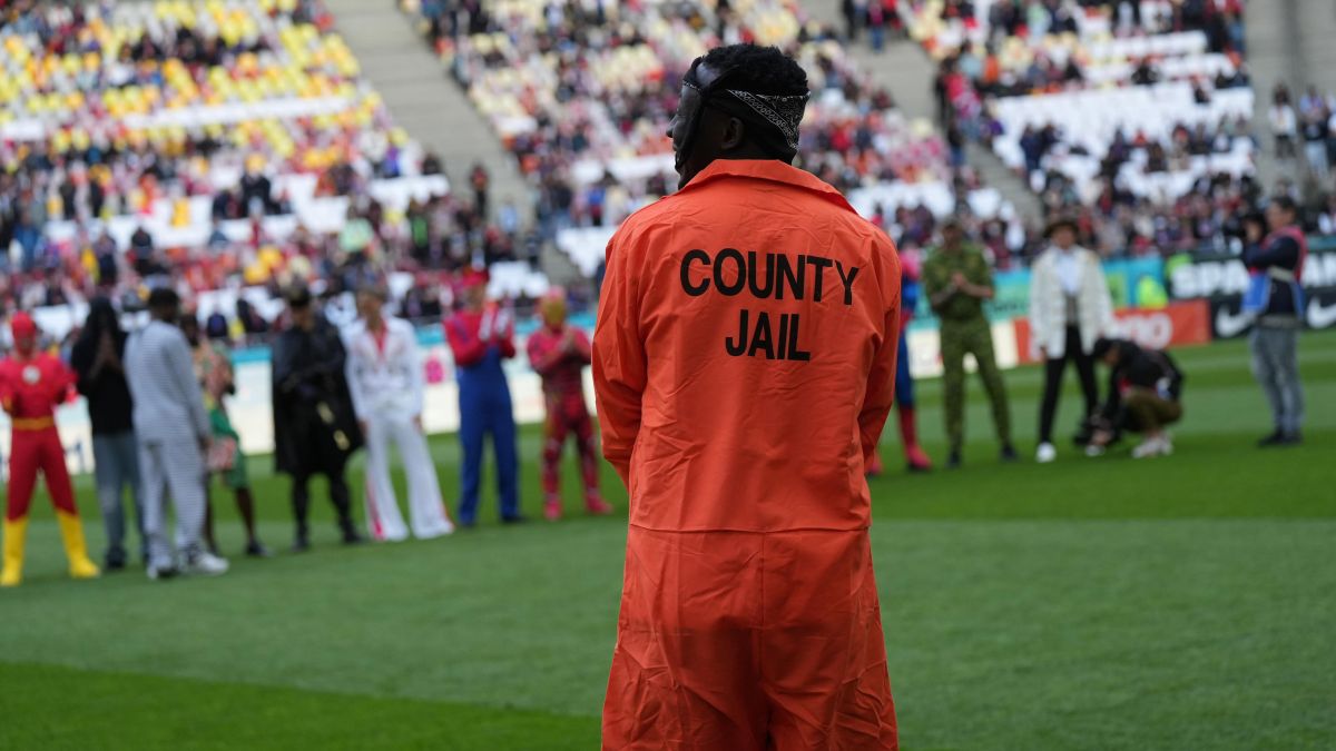 Costumatiile-jucatorilor-de-la-FCSB-(10).jpg