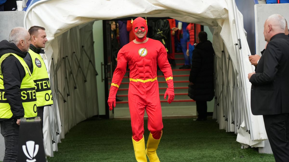 Costumatiile-jucatorilor-de-la-FCSB-(12).jpg