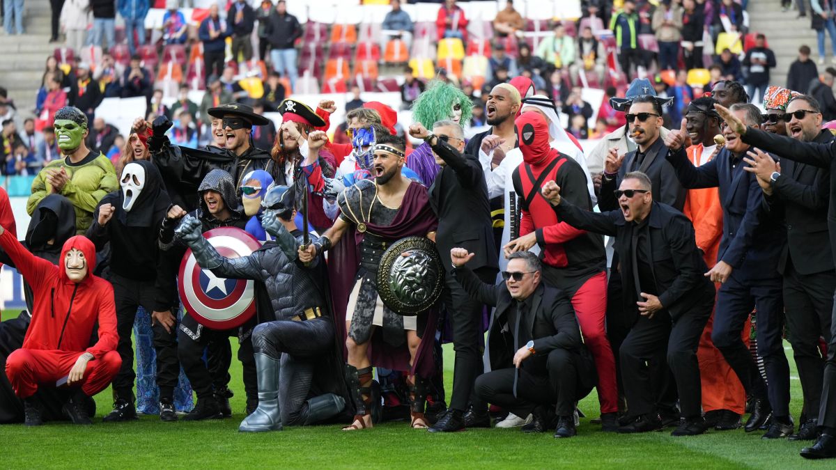 Costumatiile-jucatorilor-de-la-FCSB-(16).jpg