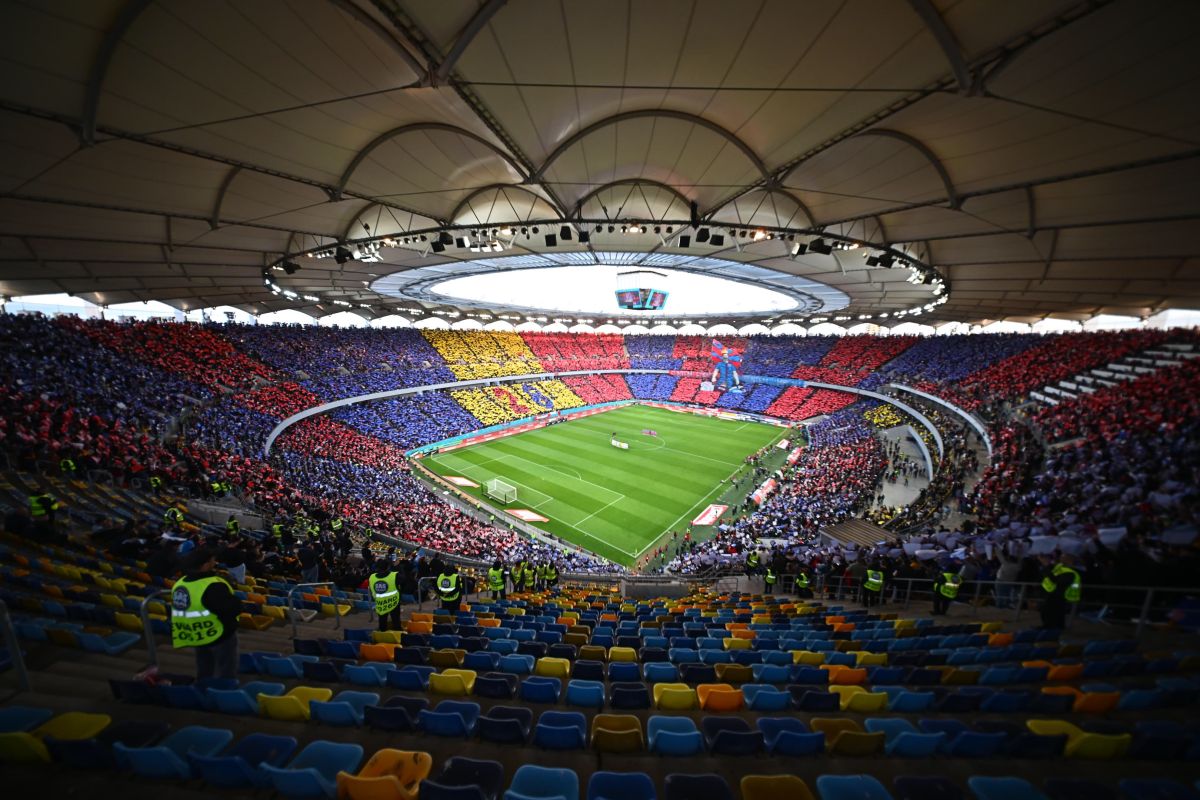 Scenografie spectaculoasa la FCSB - U Craiova (2).jpg