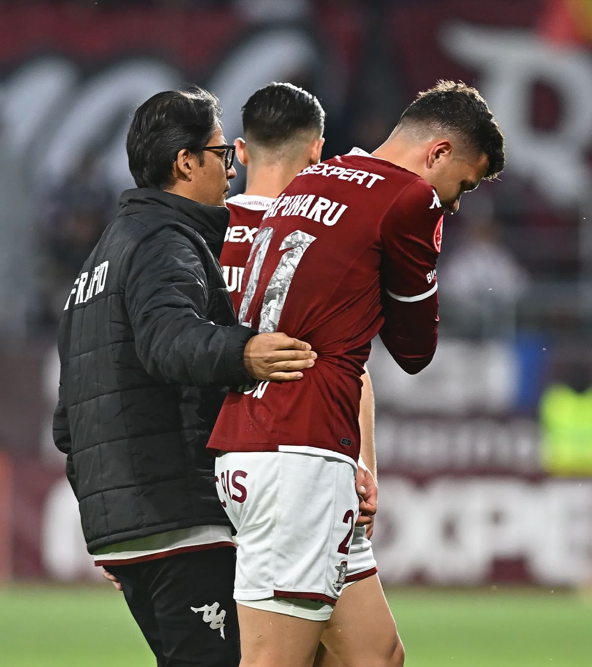 Accidentare ciudată a lui Ignat  Fundașul central de la Rapid a rezistat doar   12 minute  în duelul cu CFR Cluj