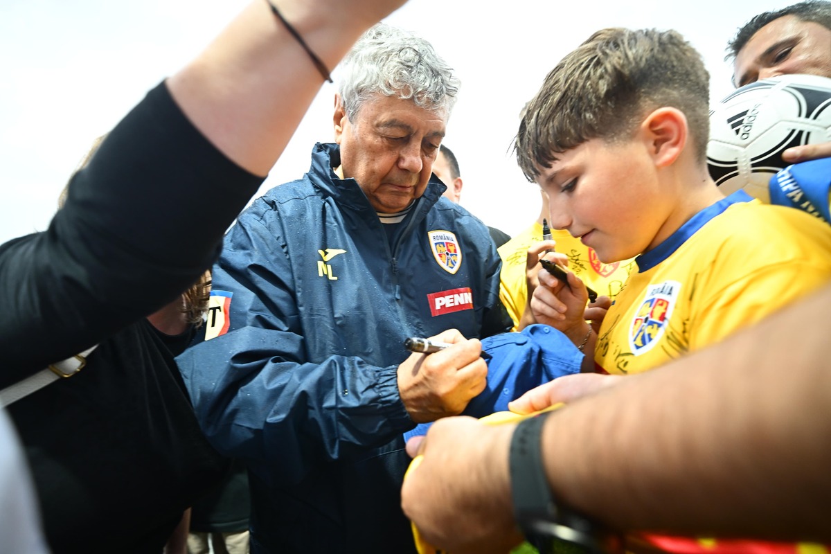 Echipa națională a României, sesiune specială de autografe pentru copii de 1 iunie/ Foto:Raed Krishan - GOLAZO.ro.jpeg