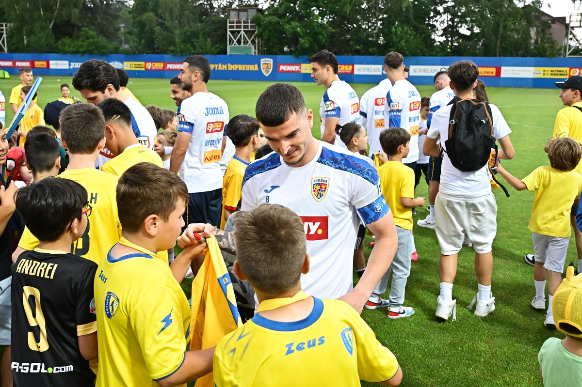 Echipa națională a României, sesiune specială de autografe pentru copii de 1 iunie/ Foto: Raed Krishan - GOLAZO.ro.jpeg