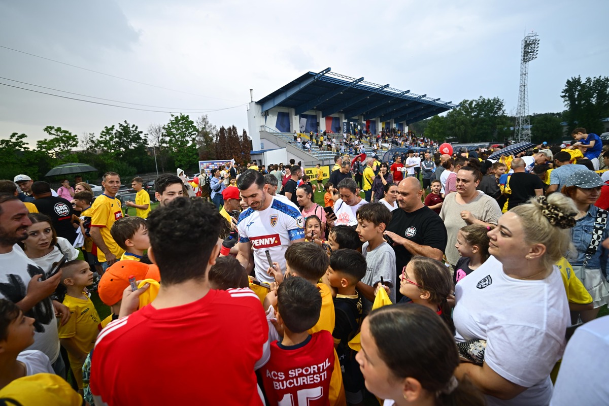 Echipa națională a României, sesiune specială de autografe pentru copii de 1 iunie/ Foto:  Raed Krishan - GOLAZO.ro.jpeg