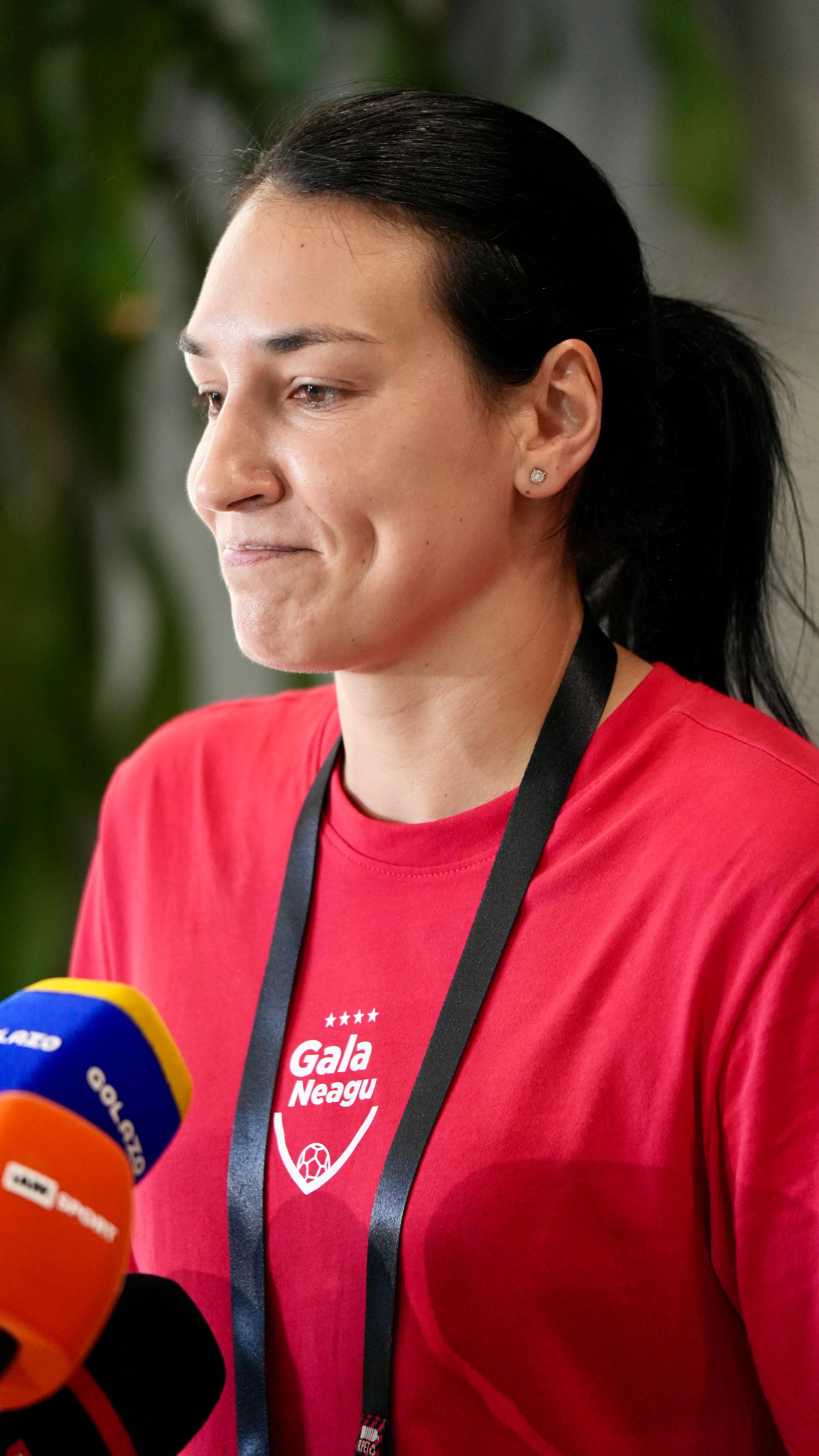 Cristina Neagu la meciul de retragere FOTO Iosif Popescu