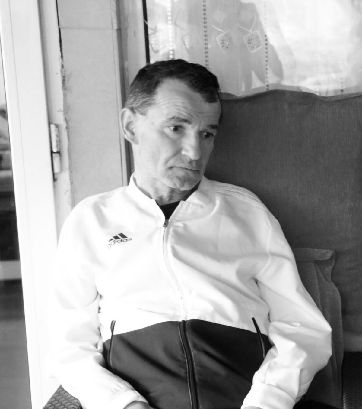 A murit Marcel Sabou   Fostul fotbalist a lui Dinamo s-a stins din viață la doar   59 de ani , în urma unei lupte crâncene cu boala