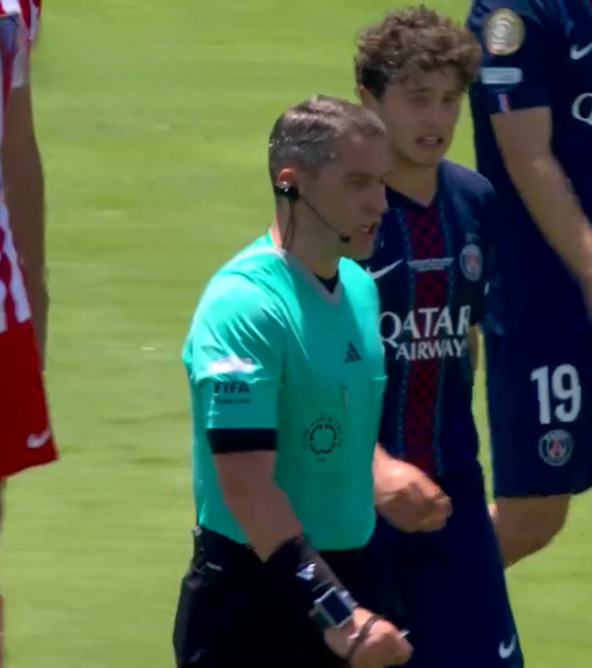 „Mă auziți? Funcționează?” Istvan Kovacs, primul arbitru care a explicat deciziile VAR în direct la Mondialul Cluburilor