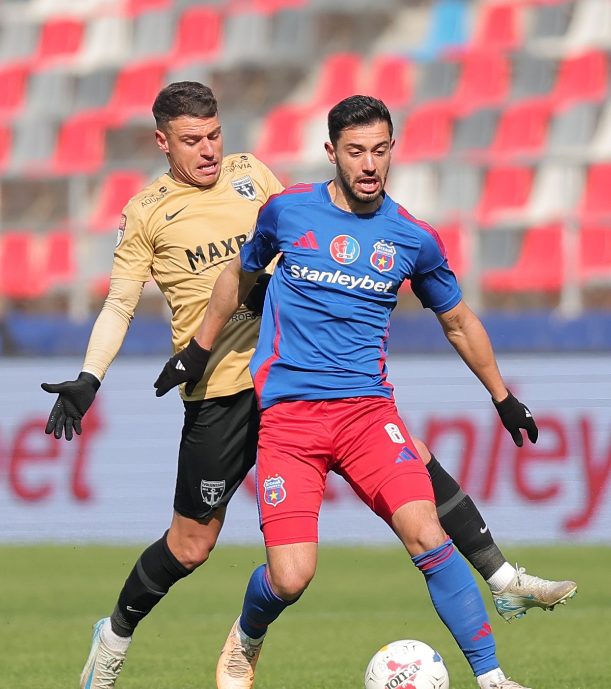 Vin întăriri la Sepsi  Covăsnenii l-au prezentat oficial pe jucătorul format de Deportivo la Coruna » A jucat la   Dinamo și Steaua 
