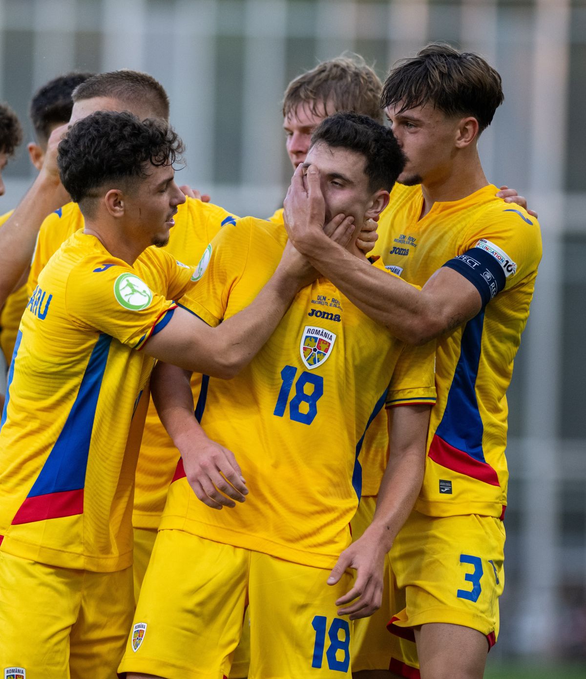 Când vorbește, stai jos și asculți”. Mircea Lucescu, discurs în