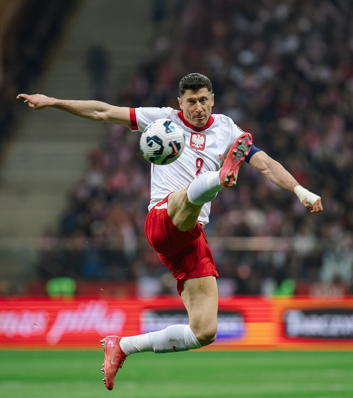 Lewandowski, înapoi la națională  Noul selecționer al Poloniei i-a deschis ușa starului.   „A făcut o greșeală”