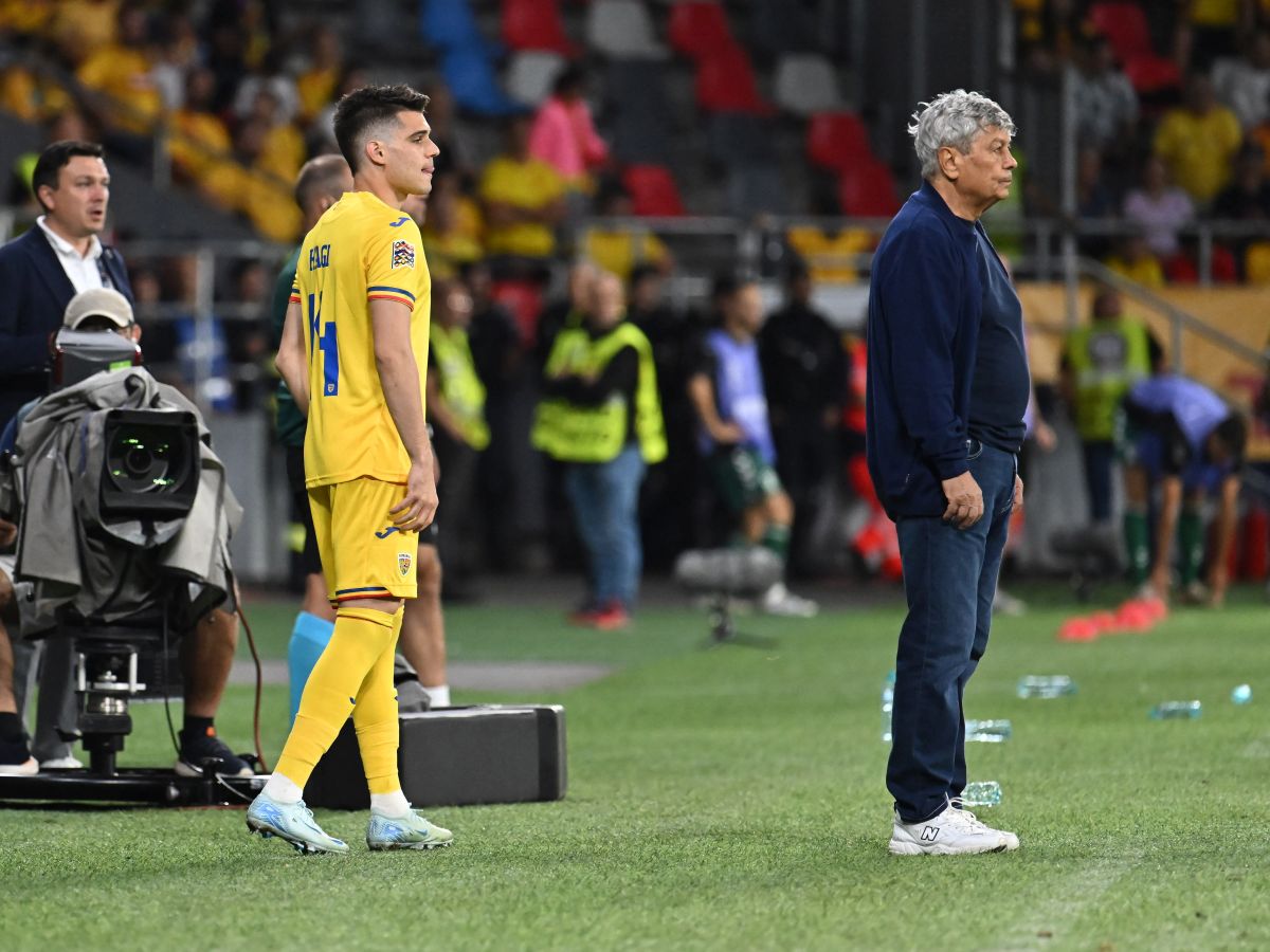 Mircea Lucescu și Ianis Hagi, unul dintre jucătorii care au lipsit de la ultima convocare, fiind accidentat Foto: Imago