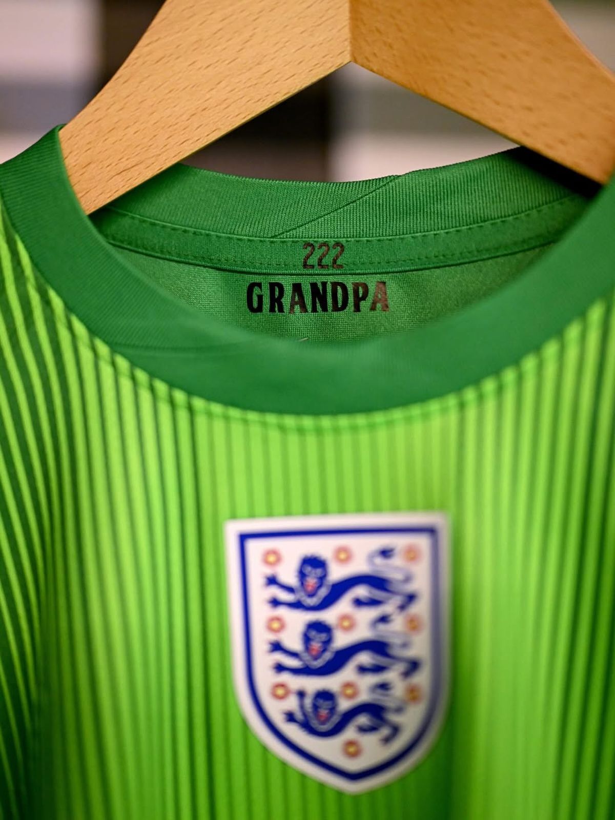 Tricoul cu omagiul pentru bunicul ei (foto: Instagram)