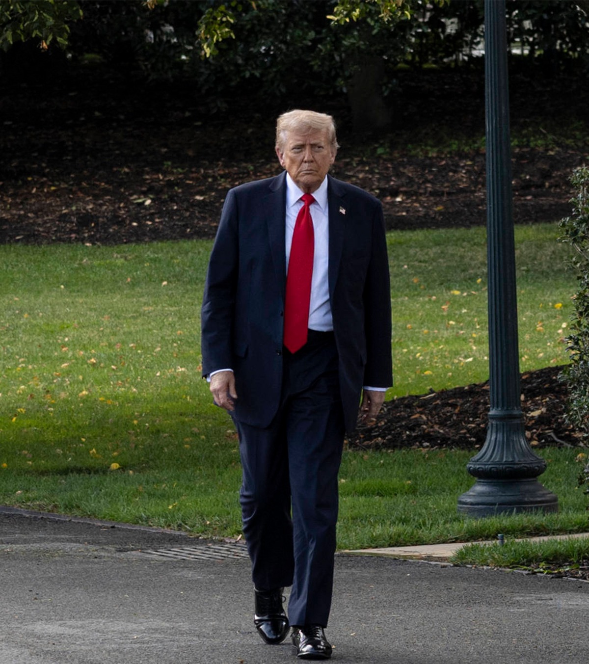 Trump divizează peste tot Președintele SUA a fost prezent în tribunele Yankee Stadium. O parte dintre spectatori l-au huiduit, ceilalți l-au ovaționat